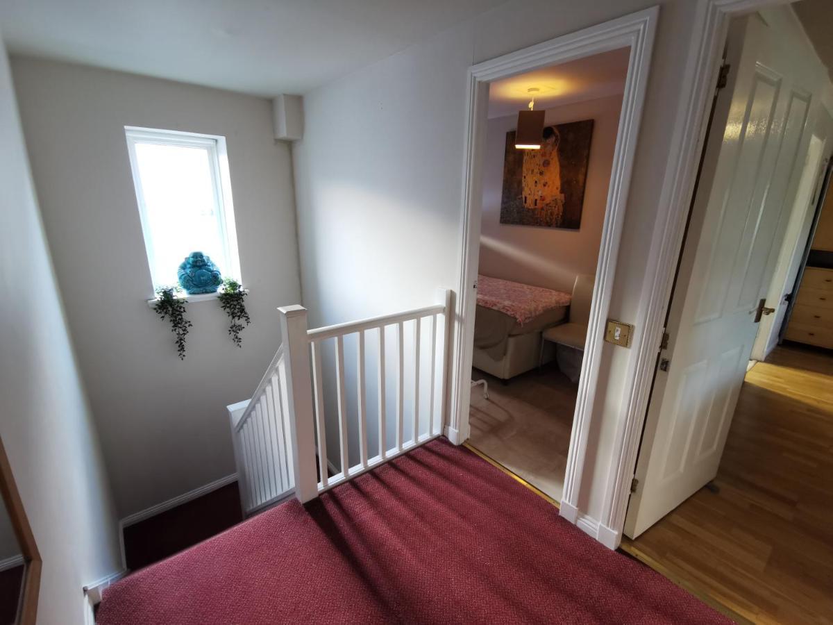 4-Bedroom Apartment Perfect For Families! Edimburgo Exterior foto